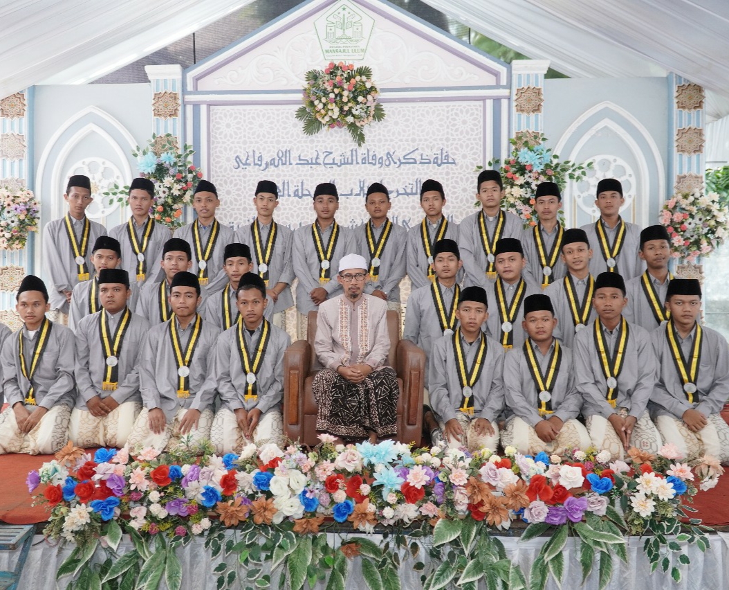 Santri 3 Aliyah beserta Kiai Muslim As-Salami