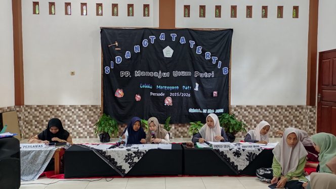 
 Suarakan Aspirasi: Para Santri Aktif Ikuti Sidang Tata Tertib Pesantren