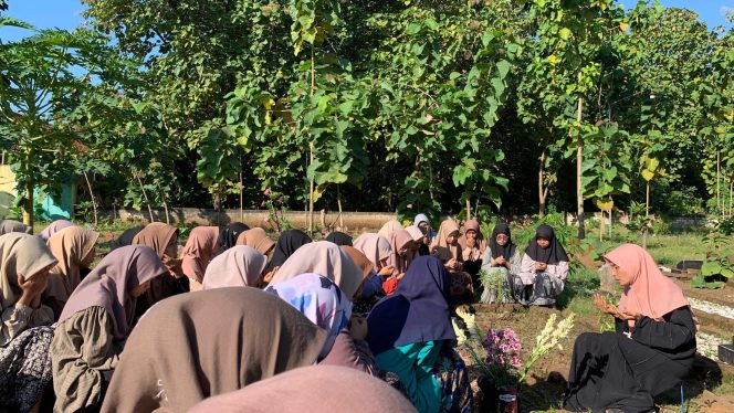 
 Ziarah Makam Muassis dan Keteladanan Nyai Hj. Salamah