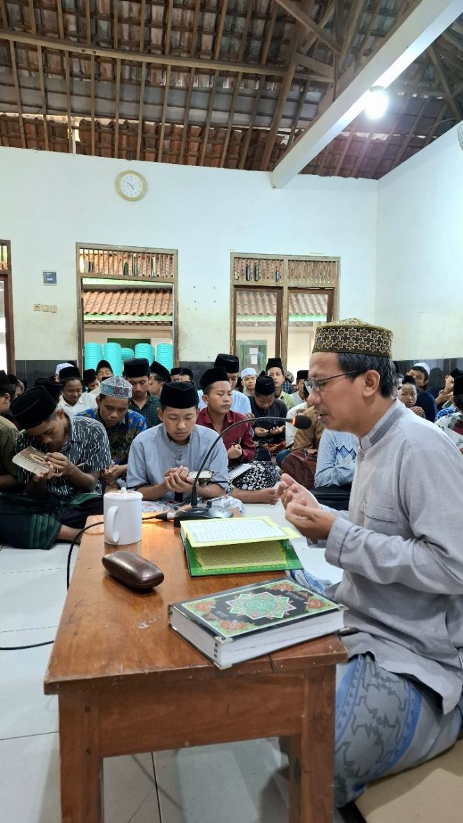 
 Penuh Khidmat, Ponpes Mansajul Ulum Buka Rangkaian Acara Haul dengan Khataman Bin Nadhor