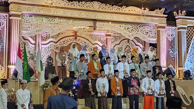 
 Dua Santri Mansajul Ulum Raih Juara Pada MQK Jateng 2025