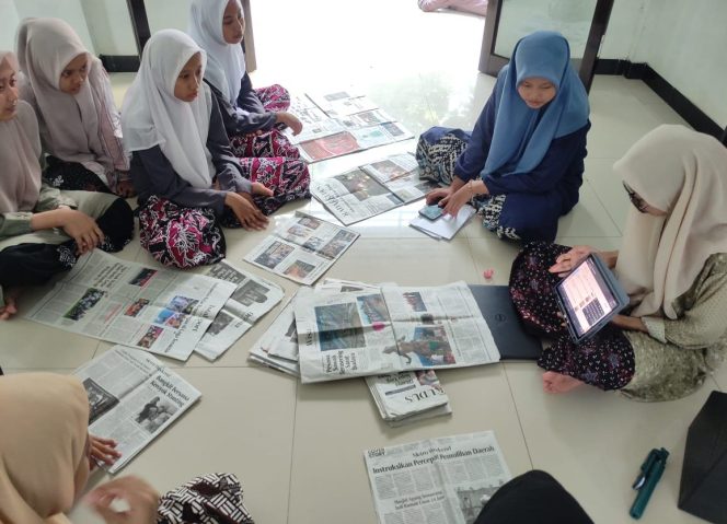 
 Pertemuan Perdana Klub Menulis Berita: Tim Redaksi Ajak Santri untuk aktif Berkontribusi
