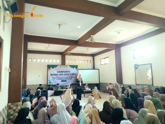 
 Bukan Sekedar Bersih, Tapi Juga Suci: Puskesmas Margoyoso 1 Gandeng Mansajul Ulum dalam Kampanye PHBS