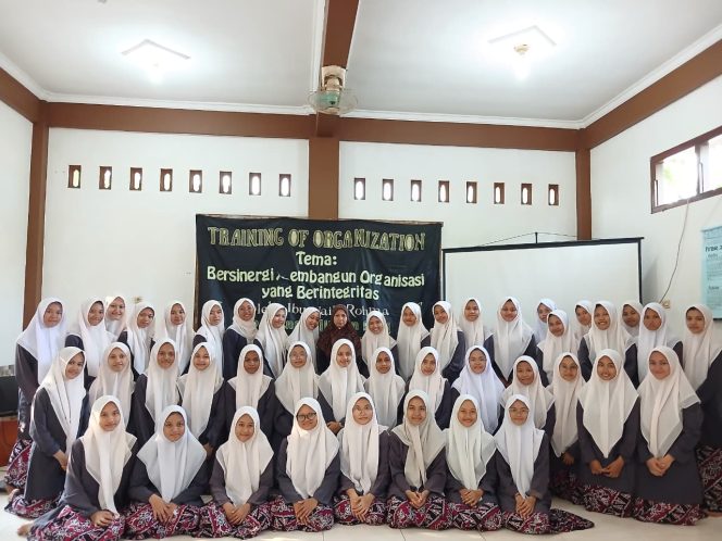
 Upgrade Skill Organisasi, Pengurus Putri Mansajul Ulum Adakan TOO