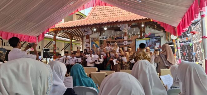 
 Wujudkan Generasi Hijau, Santri Mansajul Ulum Ikuti Program Internasional Pengelolaan Sampah
