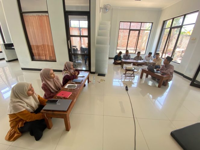 
 Upgrading Redaksi EM-YU: Pertajam Keterampilan Menulis Argumentatif