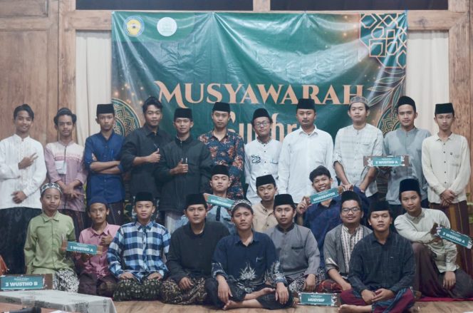 
 Dari Takut Sandal Hilang sampai Susah Bangun Subuh, Musyawarah Sughra Mansajul Ulum Bahas Fikih Keseharian